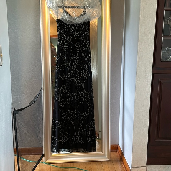 Cache Beaded Gown - Picture 6 of 7